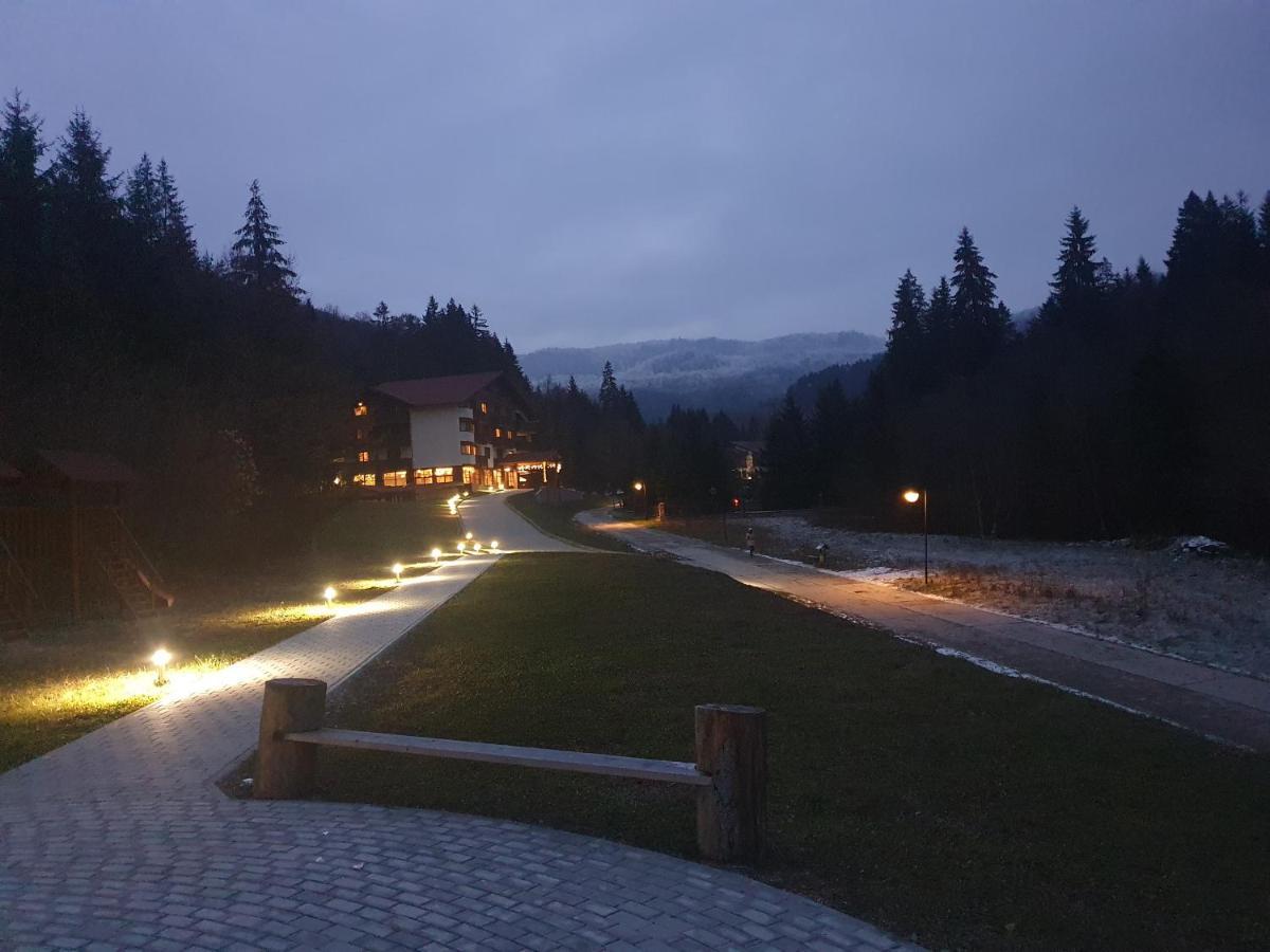 Monte Cervo Bio Hotel & Spa Covasna Exterior photo